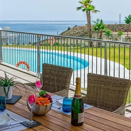 New Luxury 3-bedroom Seaview 公寓 *